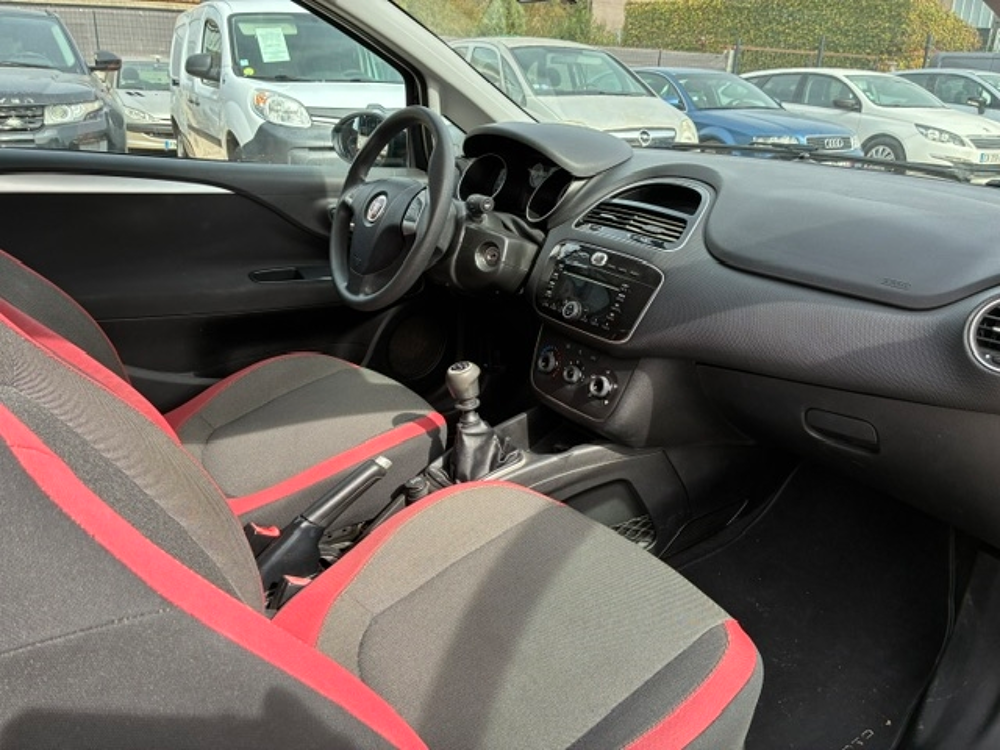 Punto 1.2 8V 69CH EASY 3 PORTES 2012 occasion 30360 V&eacute;z&eacute;nobres