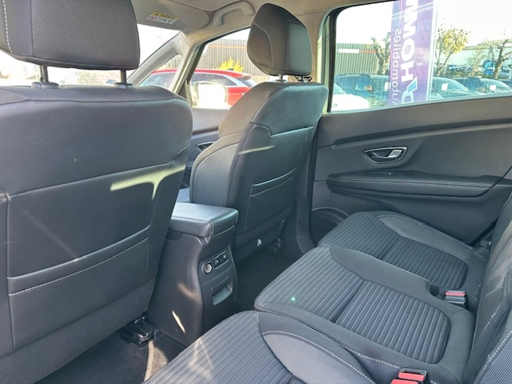 Grand scenic IV 1.7 BLUE DCI 120CH BUSINESS 7 PLACES 2020 occasion 16400 Puymoyen