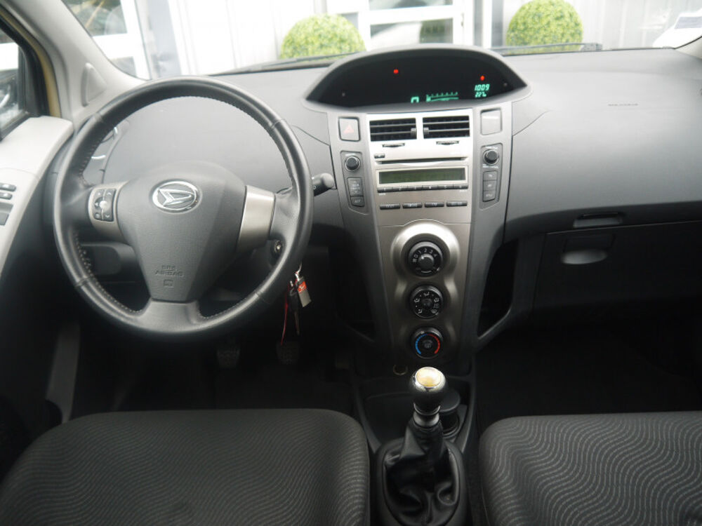 Charade 1.3 VVT-I 100CH / DISTRIBUTION A CHAINE / IDEM TOYOTA YARIS 2011 occasion 38260 La C&ocirc;te-Saint-Andr&eacute;