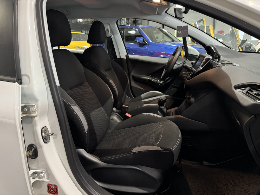 208 ESSENCE 82CH ACTIVE 5P PLB AUTO 2015 occasion 12000 RODEZ