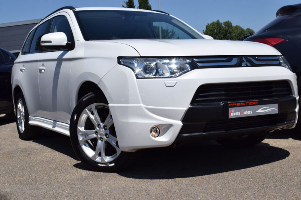 Outlander 2.2 DI-D CLEARTEC INSTYLE 4WD 7Places 2013 occasion 34740 Vendargues