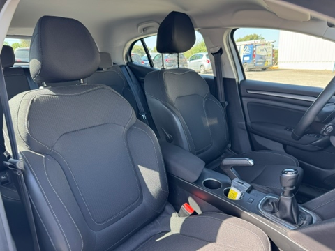 Megane IV 1.5 BLUE DCI 115CH BUSINESS 2021 occasion 16400 Puymoyen