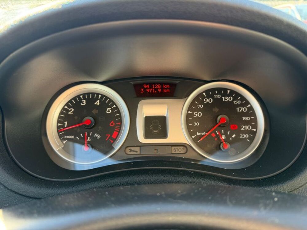 Clio III 1.2 16V 75CH EXPRESS CLIM 5P / DISTRIB NEUVE POUR LA VENTE 2012 occasion 38130 ECHIROLLES