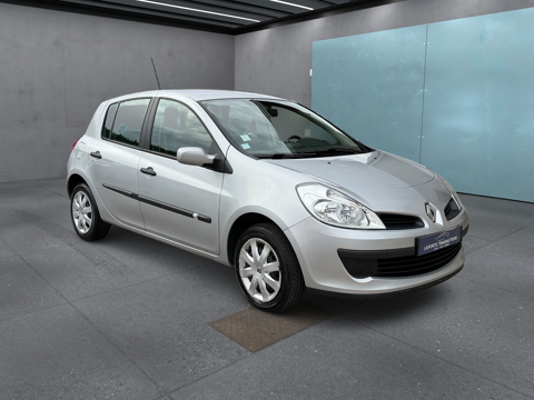 Clio III 1.2 16V 75CH PACK AUTHENTIQUE 5P SEULEMENT 15460 KM !!! 2006 occasion 88200 Saint-Nabord