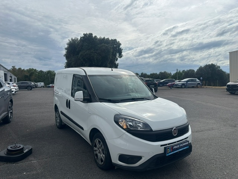 Doblo 1.6 MULTIJET 105CH PRO LOUNGE 3 PLACES 2023 occasion 16400 Puymoyen