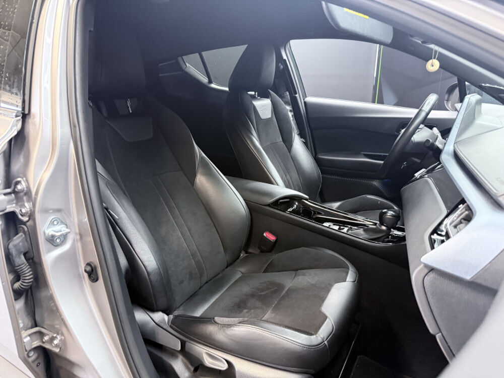 C-HR 122H GRAPHIC 2WD E-CVT MY20 2021 occasion 57185 CLOUANGE