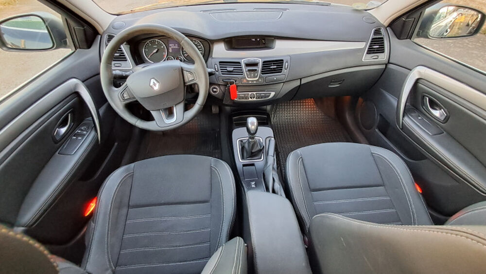 Laguna III 1.5 DCI 110CH FAP BLACK EDITION CHAMPION ECO&sup2; 2011 occasion 50720 Barenton