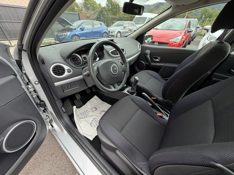Clio III 1.2 16V 75CH PACK AUTHENTIQUE 5P SEULEMENT 15460 KM !!! 2006 occasion 88200 Saint-Nabord
