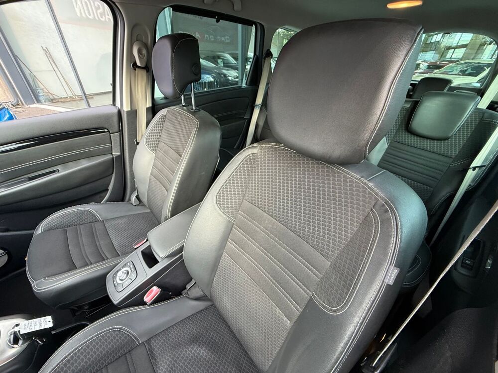 Grand Sc&eacute;nic III 1.6 DCI 130CH ENERGY BOSE ECO&sup2; 7 PLACES 2014 occasion 31140 Aucamville