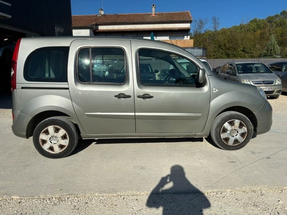 Kangoo 1.5 DCI 85CH EXPRESSION DISTRIBUTION NEUVE 2010 occasion 30360 V&eacute;z&eacute;nobres