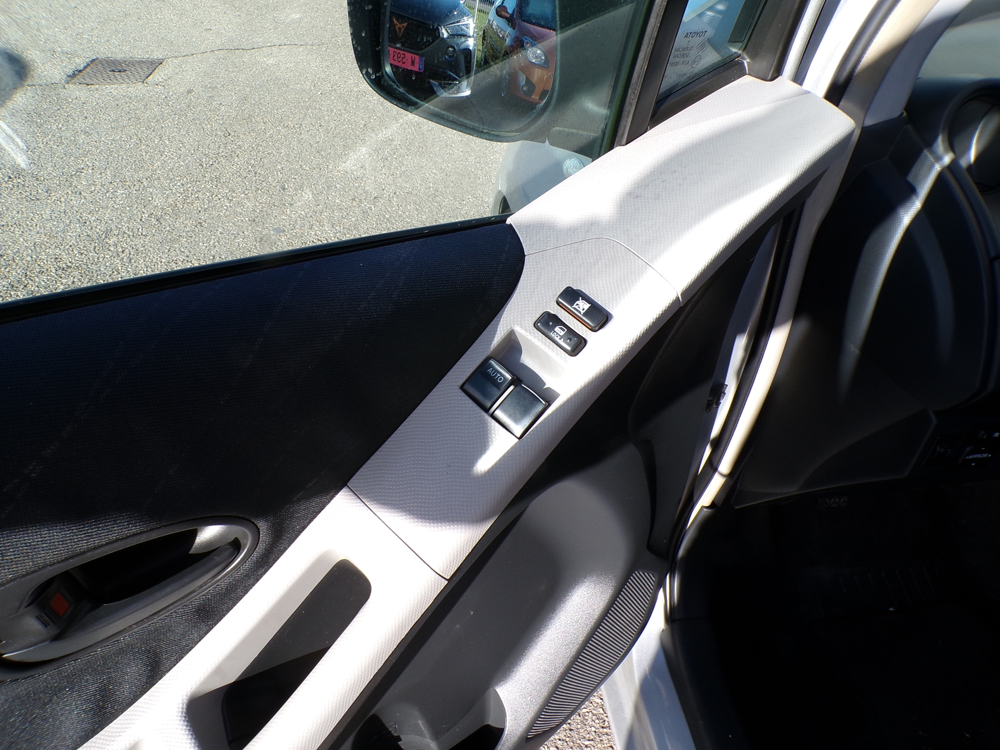 Yaris II 1.3 VVT-I 87CH LUNA 5P 2006 occasion 38150 Salaise-sur-Sanne