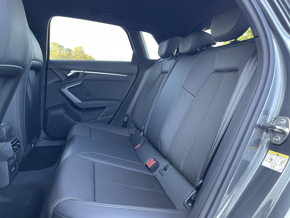 A3 1.5 TFSI 150CH HYBRIDE S LINE S TRONIC 7 2026 occasion 33700 M&eacute;rignac