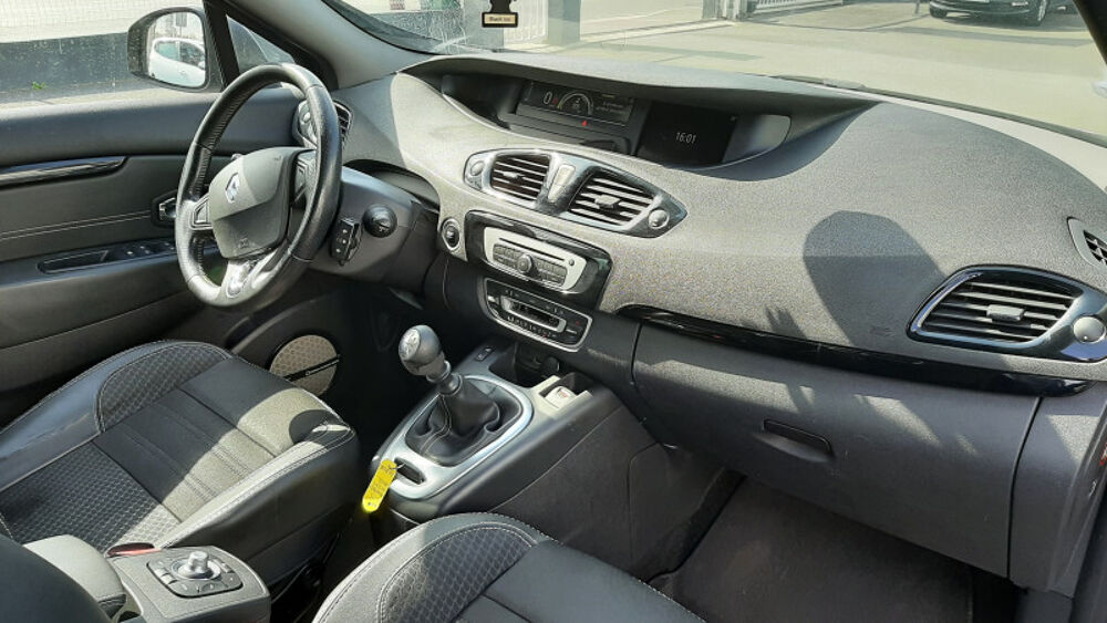 Sc&eacute;nic III 1.5 DCI 110CH ENERGY BOSE ECO&sup2; 2015 2015 occasion 08000 Warcq