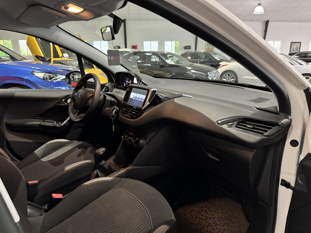 208 ESSENCE 82CH ACTIVE 5P PLB AUTO 2015 occasion 12000 RODEZ