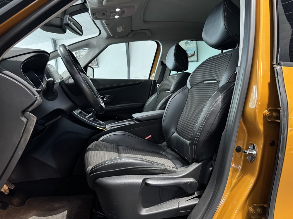 Scenic IV 1.7 BLUE DCI 150CH BUSINESS INTENS 2019 occasion 12000 RODEZ