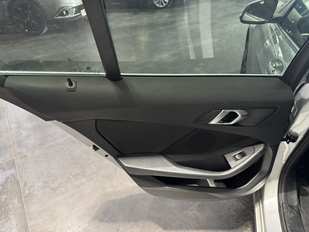 S&eacute;rie 1 (F40) 116DA BUSINESS DESIGN DKG7 PLB AUTO 2022 occasion 12000 RODEZ