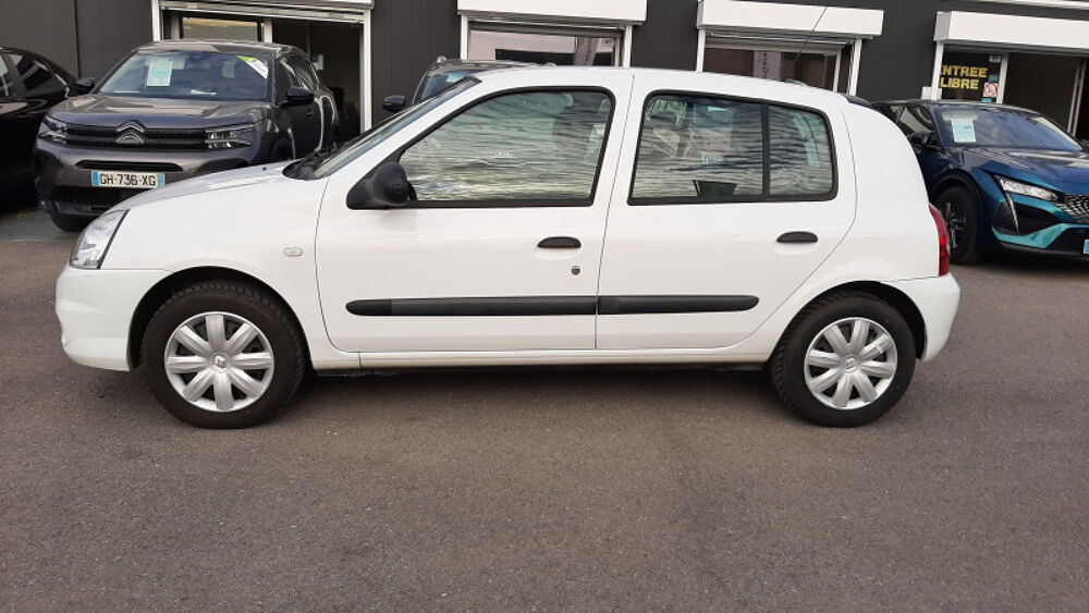 Clio II 1.2 16V 75CH CAMPUS.COM ECO&sup2; 5P 2011 occasion 08000 Warcq