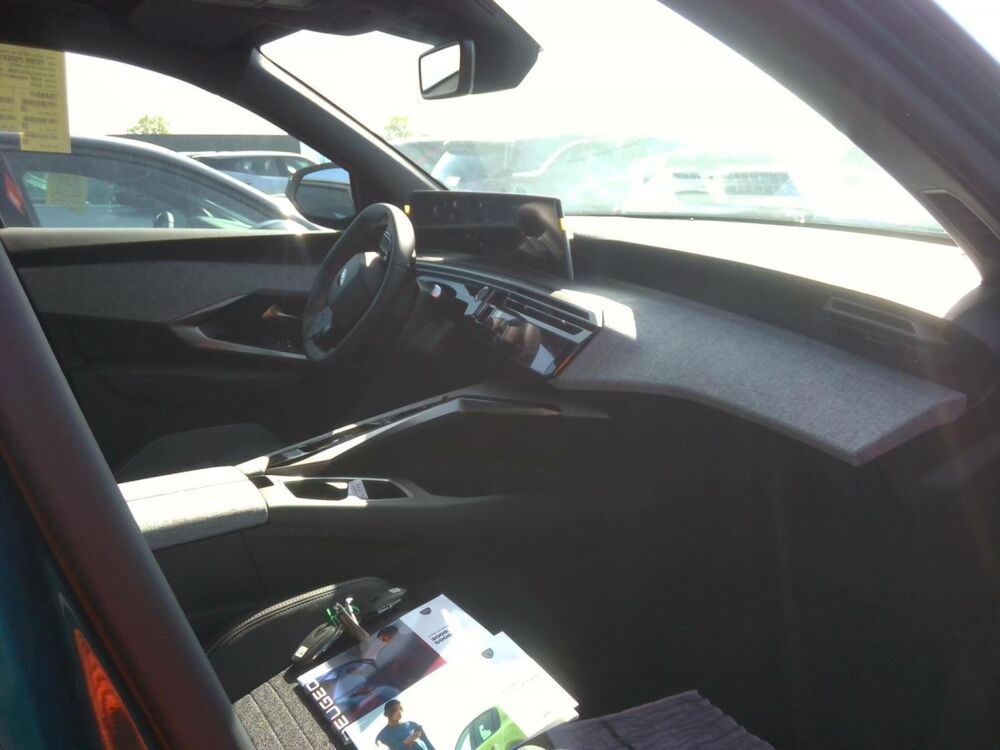 3008 1.2 Hybrid 145ch Allure e-DCS6 / PACK PANORAMIC NAV / 10 km 2025 occasion 56850 Caudan