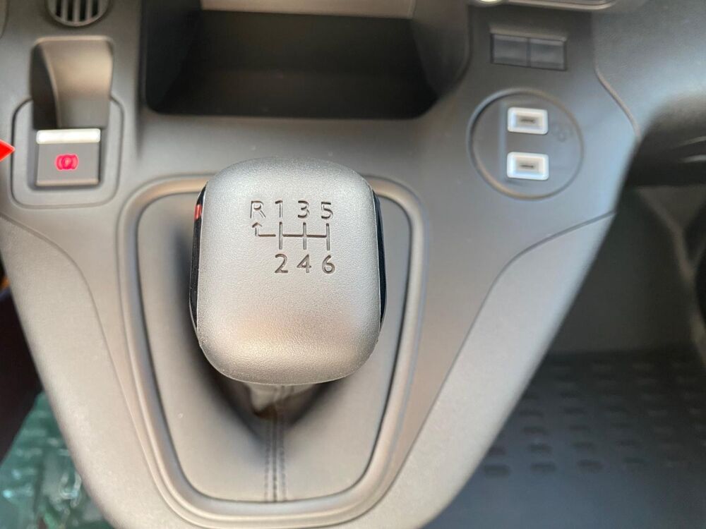Combo VU M Diesel 100ch Pack Premium Connect 2026 occasion 95500 Gonesse