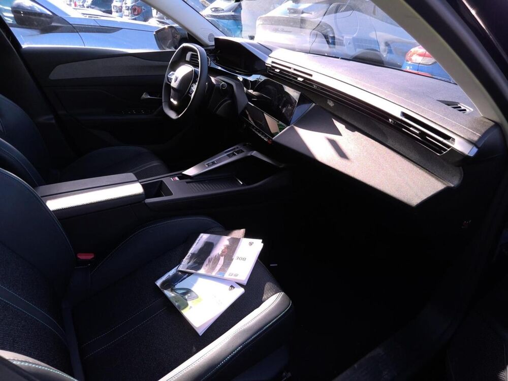 308 1.2 Hybrid 145 Allure e-DCS6 / ADML / CAMERA DE RECUL / NAV 2025 occasion 56850 Caudan