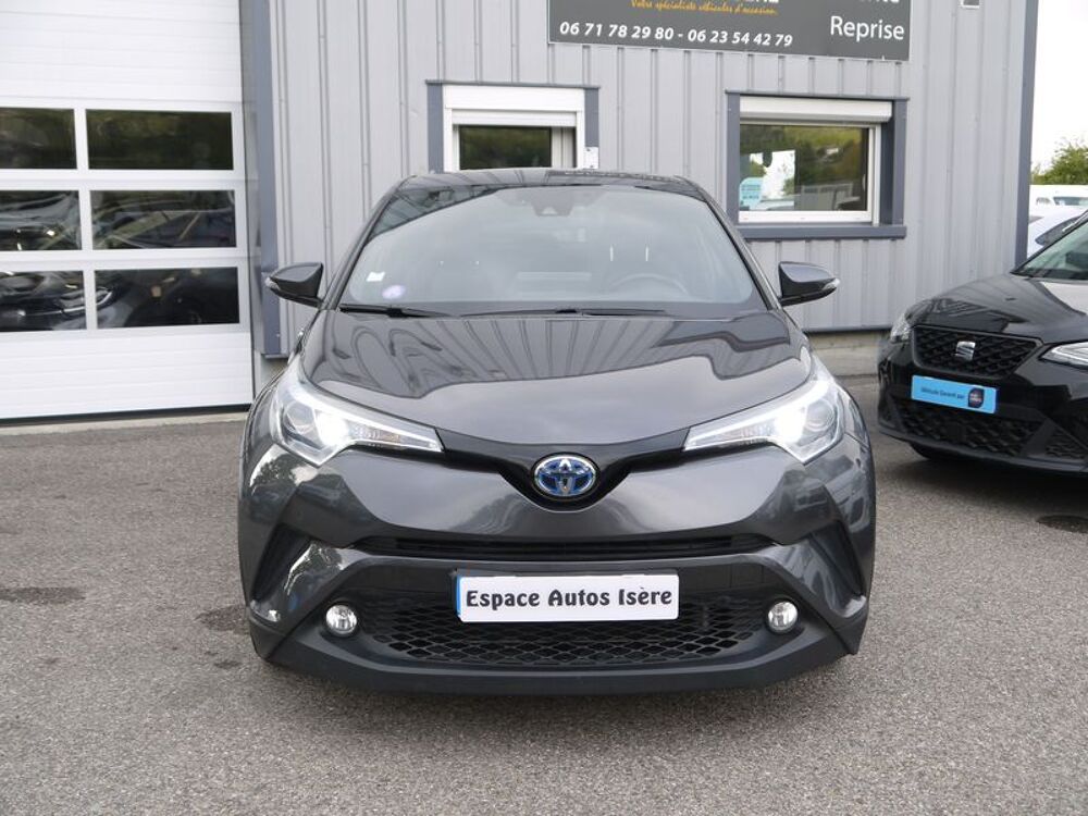 C-HR 122H DISTINCTIVE 2WD E-CVT / DISTRIBUTION A CHAINE 2017 occasion 38260 La C&ocirc;te-Saint-Andr&eacute;