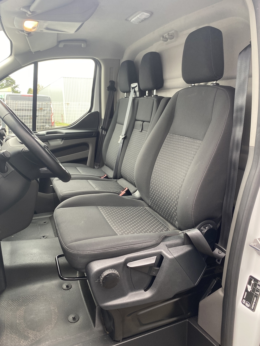 Transit 340 L2H1 2.0 ECOBLUE 130 TREND BUSINESS 7CV 2021 occasion 29120 Pont-l'Abb&eacute;