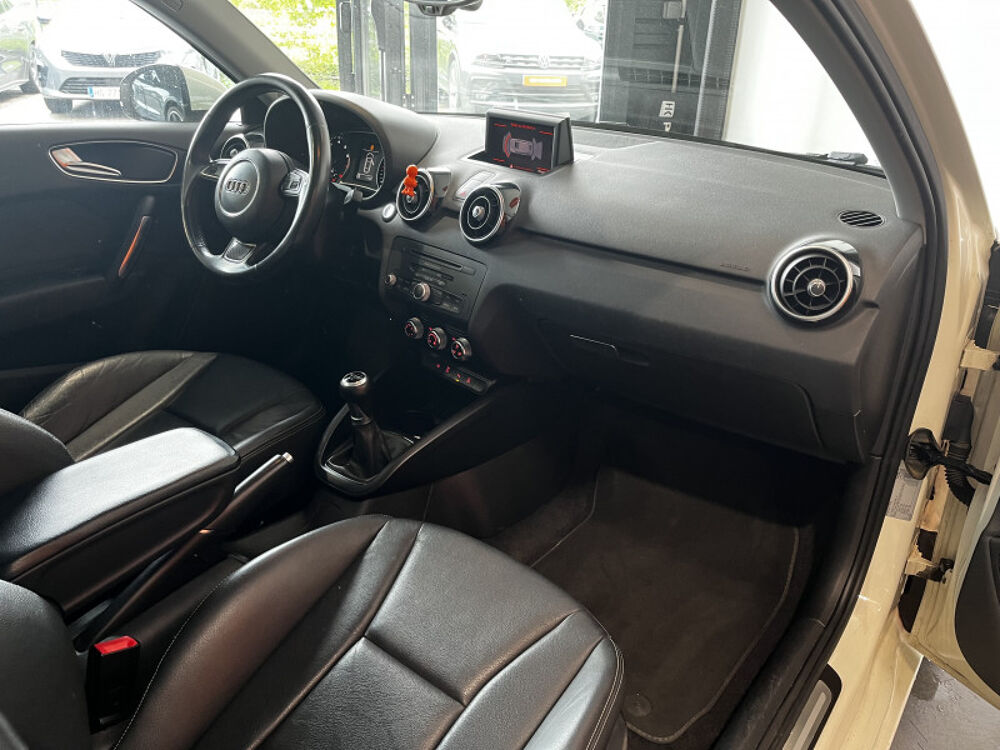 A1 1.2 TFSI 86CH AMBITION LUXE 2012 occasion 09000 Foix