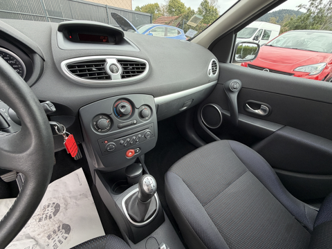 Clio III 1.2 16V 75CH PACK AUTHENTIQUE 5P SEULEMENT 15460 KM !!! 2006 occasion 88200 Saint-Nabord