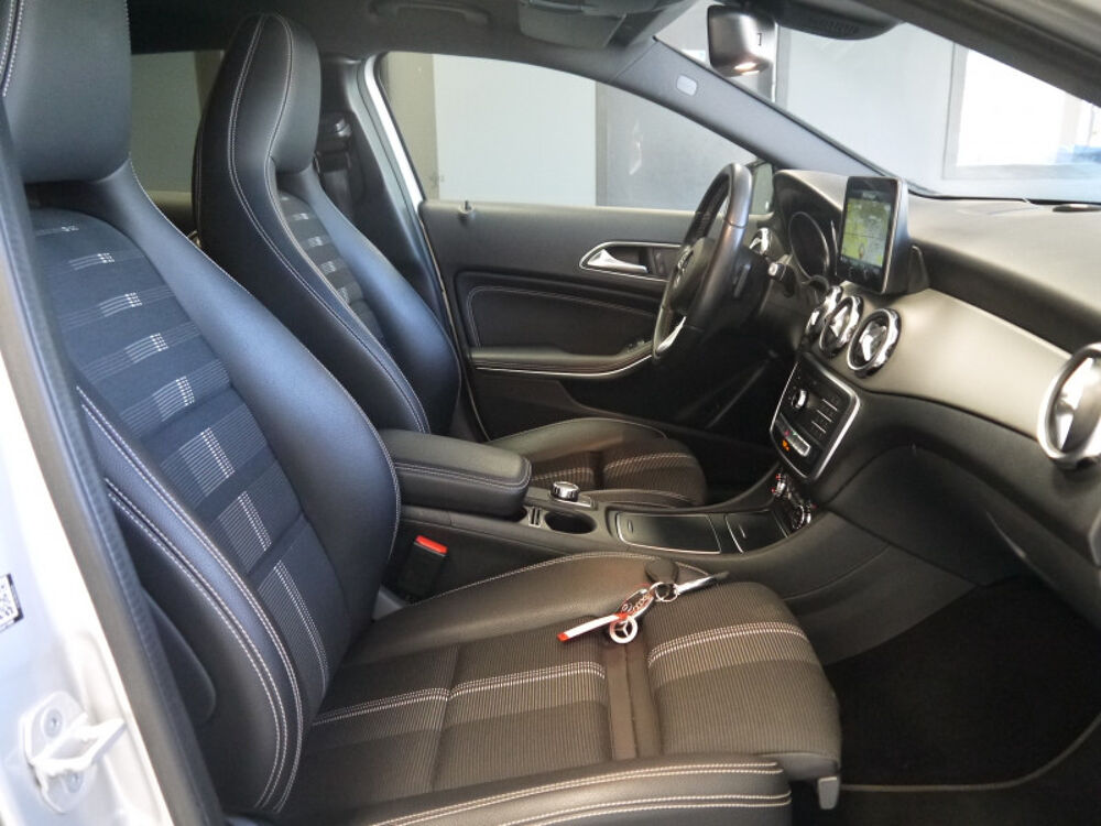 Classe GLA 200 D SENSATION 7G-DCT / DISTRIBUTION A CHAINE 2017 occasion 38260 La C&ocirc;te-Saint-Andr&eacute;