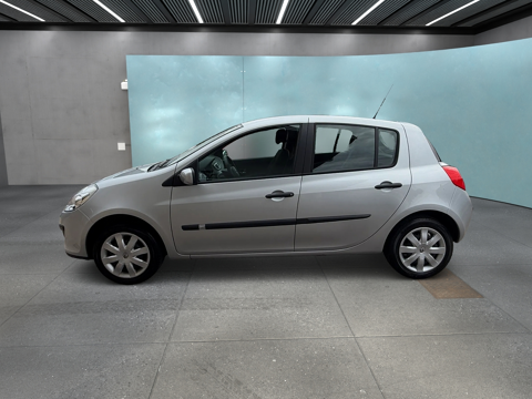 Clio III 1.2 16V 75CH PACK AUTHENTIQUE 5P SEULEMENT 15460 KM !!! 2006 occasion 88200 Saint-Nabord