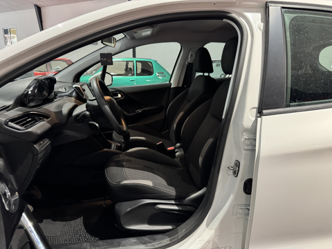 208 ESSENCE 82CH ACTIVE 5P PLB AUTO 2015 occasion 12000 RODEZ