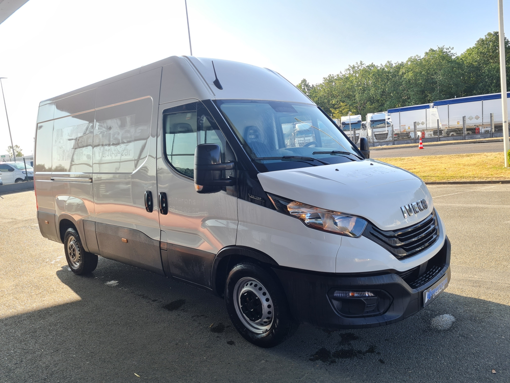 Daily 35S14 V12 2022 occasion 28630 Nogent-le-Phaye