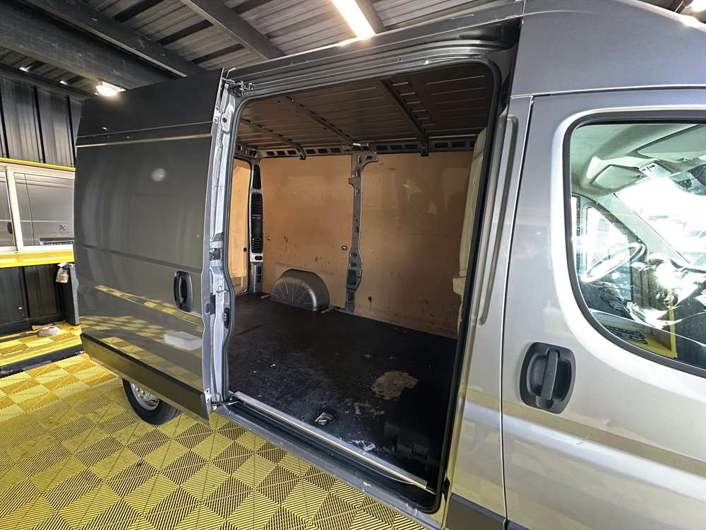 Boxer 335 L2H2 2.2 BLUEHDI S&S 140CH ASPHALT 2022 occasion 56530 Qu&eacute;ven