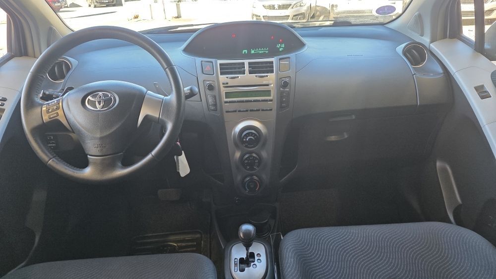 Yaris 100 VVT- CVT 5P 2011 occasion 56530 QUEVEN