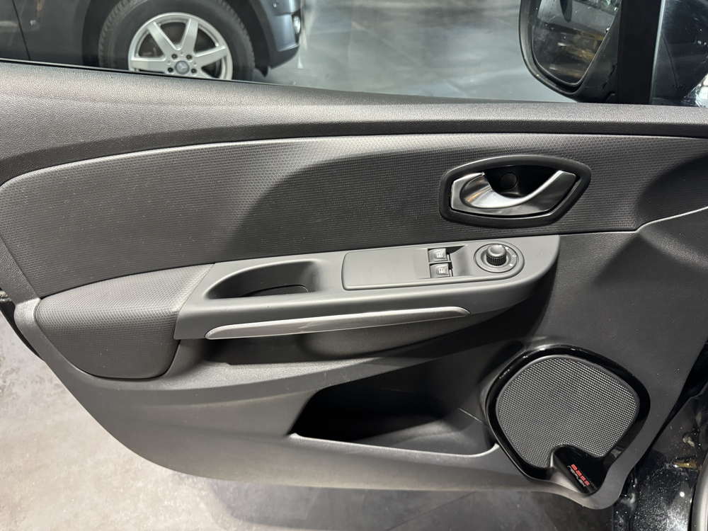 Clio IV 1.5 DCI 90CH EDC PREMIERE MAIN 2016 occasion 12000 RODEZ