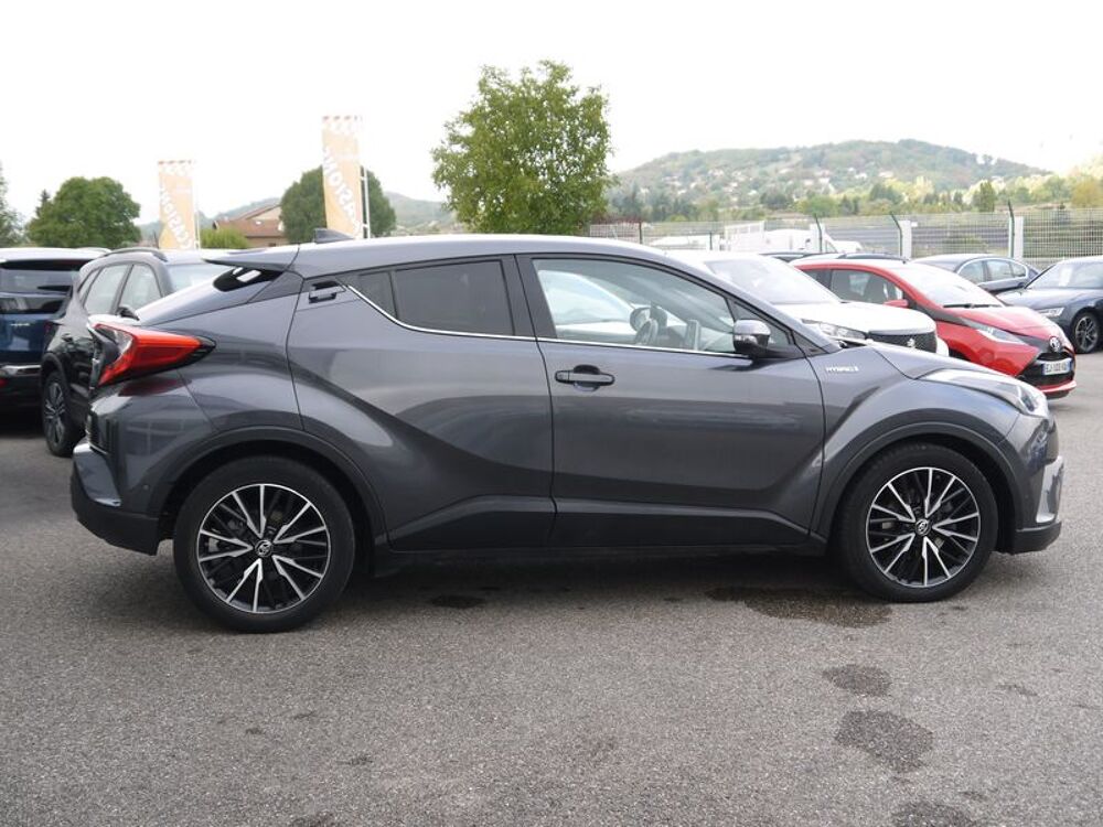 C-HR 122H DISTINCTIVE 2WD E-CVT / DISTRIBUTION A CHAINE 2017 occasion 38260 La C&ocirc;te-Saint-Andr&eacute;