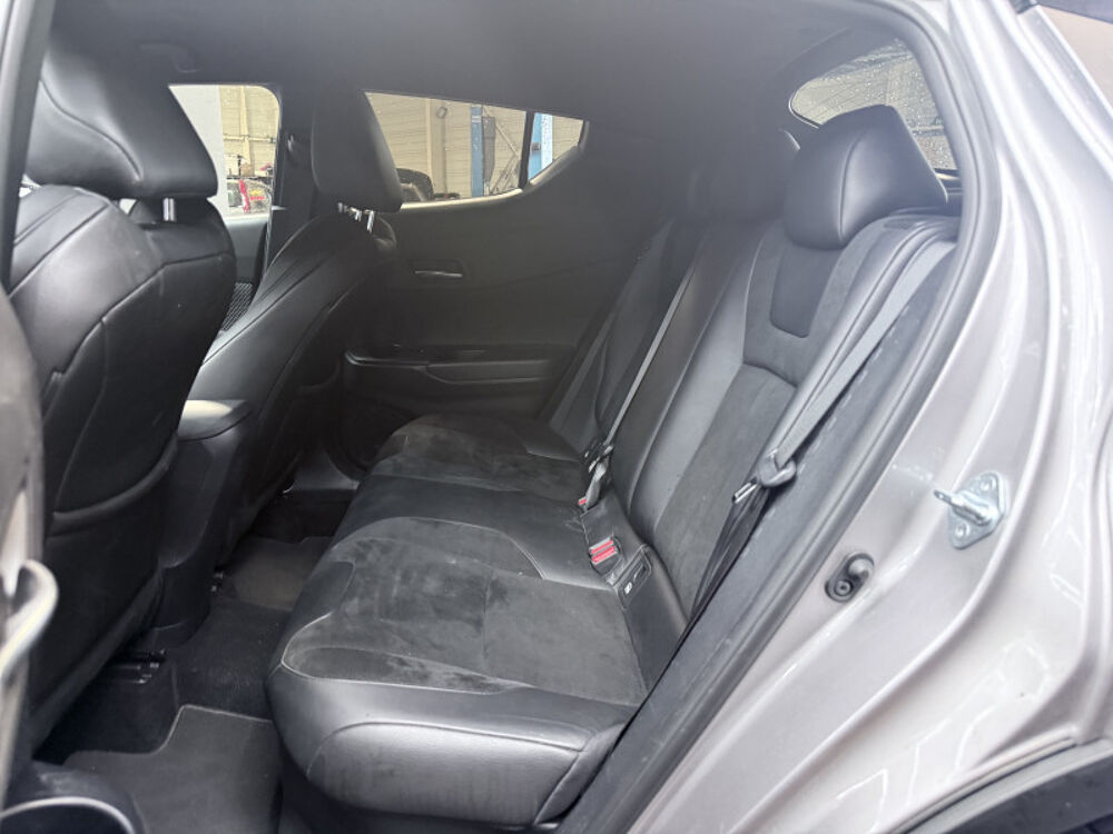 C-HR 122H GRAPHIC 2WD E-CVT MY20 2021 occasion 57185 CLOUANGE