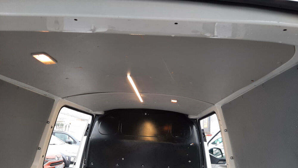 Transporter 3.0T L2H1 2.0 TDI 102CH 2019 occasion 08000 Warcq
