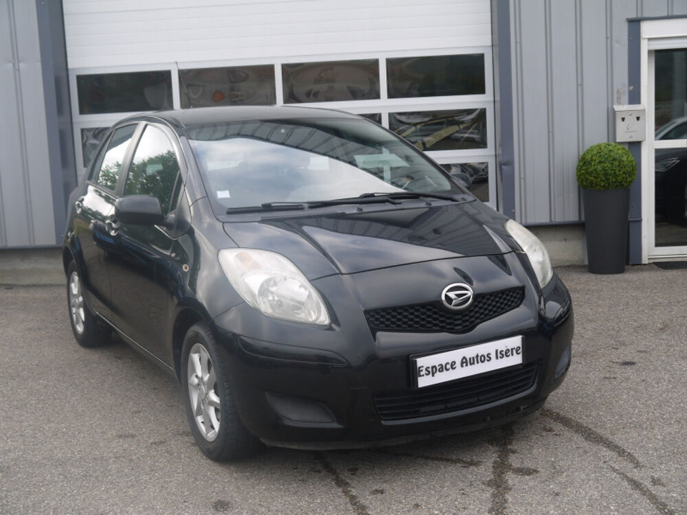 Charade 1.3 VVT-I 100CH / DISTRIBUTION A CHAINE / IDEM TOYOTA YARIS 2011 occasion 38260 La C&ocirc;te-Saint-Andr&eacute;