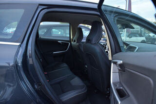XC60 D3 AWD 163CH MOMENTUM GEARTRONIC 2011 occasion 34740 Vendargues