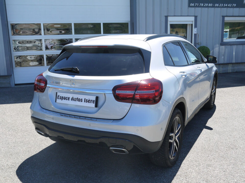 Classe GLA 200 D SENSATION 7G-DCT / DISTRIBUTION A CHAINE 2017 occasion 38260 La C&ocirc;te-Saint-Andr&eacute;