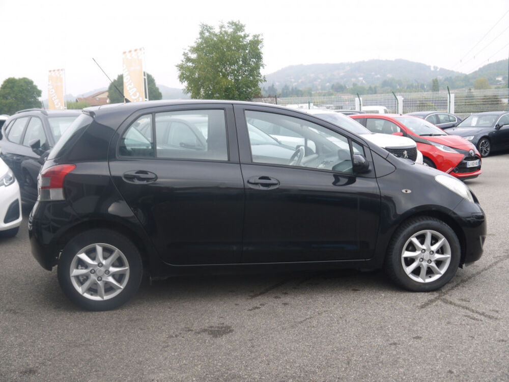 Charade 1.3 VVT-I 100CH / DISTRIBUTION A CHAINE / IDEM TOYOTA YARIS 2011 occasion 38260 La C&ocirc;te-Saint-Andr&eacute;