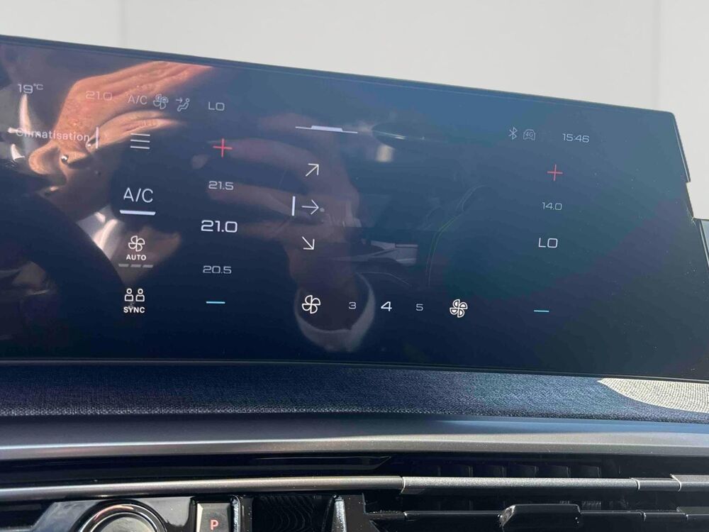 3008 1.2 Hybrid 145ch Allure e-DCS6 / Pack Panoramic Navigation 2026 occasion 28500 Vernouillet