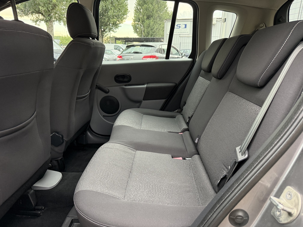 Grand Modus 1.5 DCI 85CH DYNAMIQUE / DISTRIBUTION , VIDANGE , 4 PNEUS NE 2010 occasion 38340 Voreppe