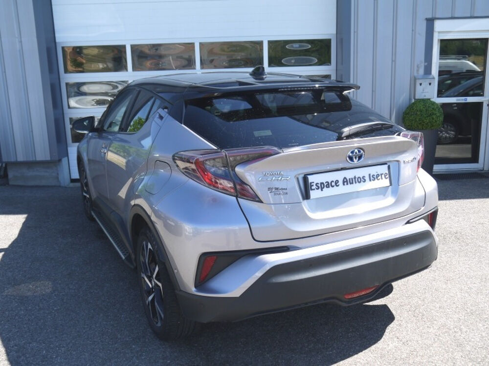 C-HR 122H GRAPHIC 2WD E-CVT / DISTRIBUTION A CHAINE 2018 occasion 38260 La C&ocirc;te-Saint-Andr&eacute;