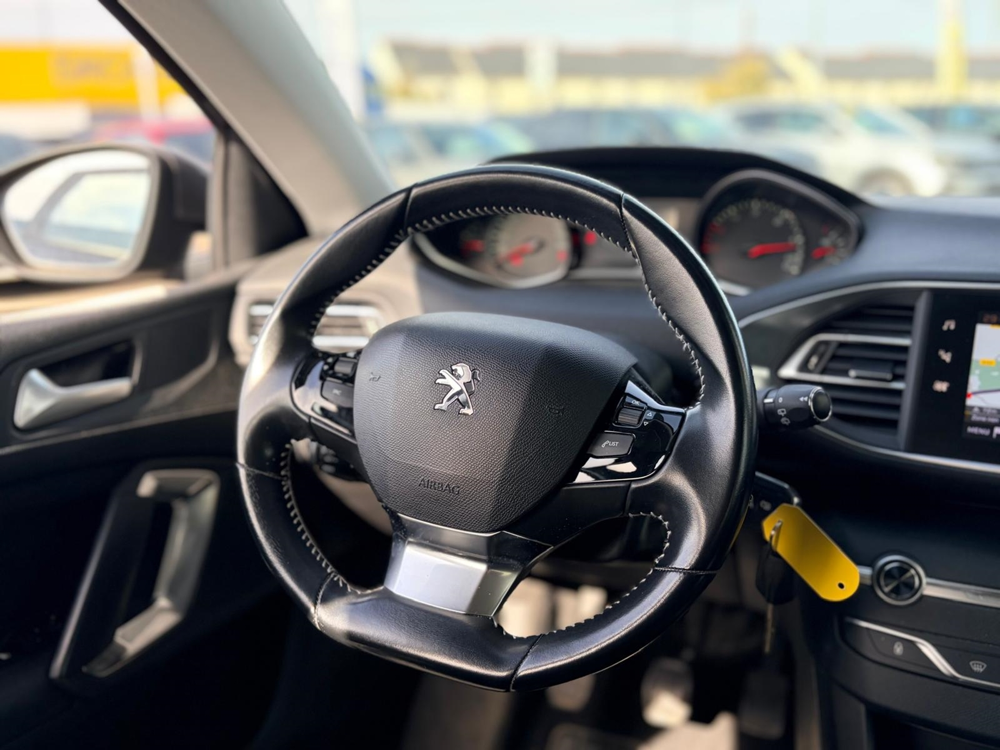 308 SW 1.5 BLUEHDI 130CH S&S ALLURE 2019 occasion 49070 Saint-L&eacute;ger-de-Lini&egrave;res