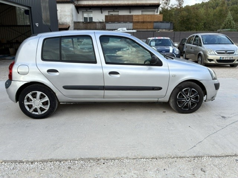 Clio II 1.5 DCI 65CH CAMPUS CLIM DISTRIBUTION NEUVE 2006 occasion 30360 V&eacute;z&eacute;nobres