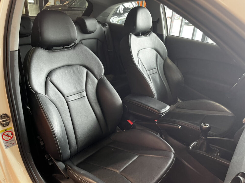 A1 1.2 TFSI 86CH AMBITION LUXE 2012 occasion 09000 Foix