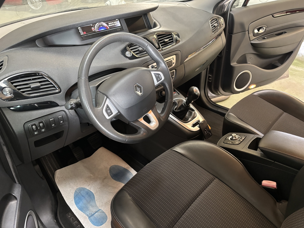Grand Sc&eacute;nic III 1.6 DCI 130CH ENERGY DYNAMIQUE ECO&sup2; 5 PLACES 2012 occasion 21200 Montagny-l&egrave;s-Beaune