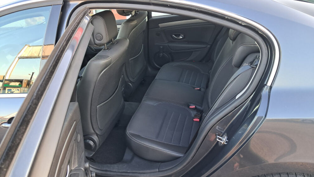 Laguna III 1.5 DCI 110CH FAP BLACK EDITION CHAMPION ECO&sup2; 2011 occasion 50720 Barenton